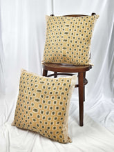 Load image into Gallery viewer, PUA KUMBU Cushions 50 x 50 cm
