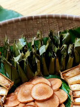 Load image into Gallery viewer, Tanoti Foods Catering : Kuih Mongkol
